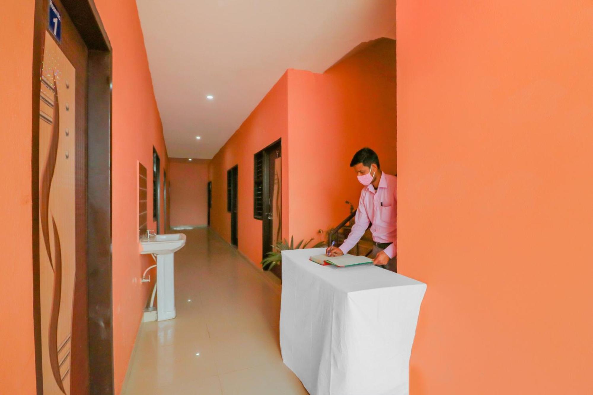 Hotel O Bhardwaj Guest House Garhi Harsaru Экстерьер фото